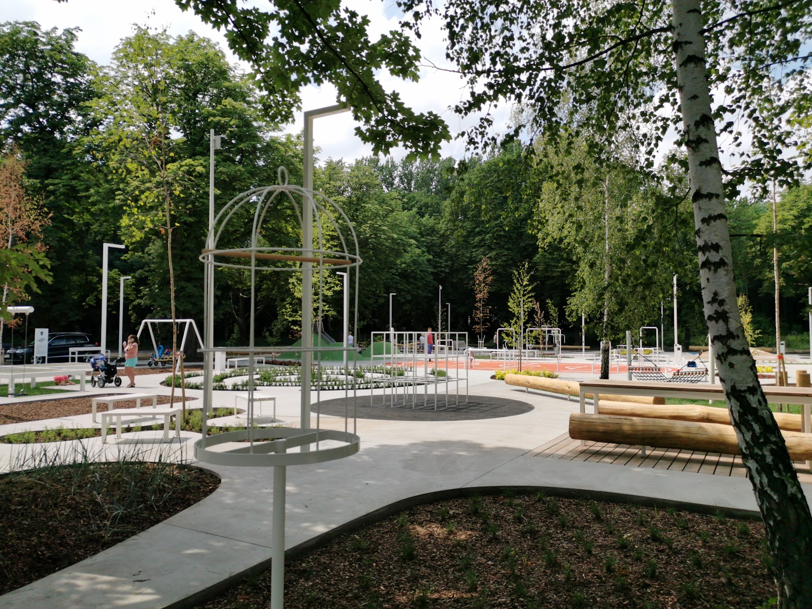 Wielofunkcyjna strefa aktywności i plac zabaw