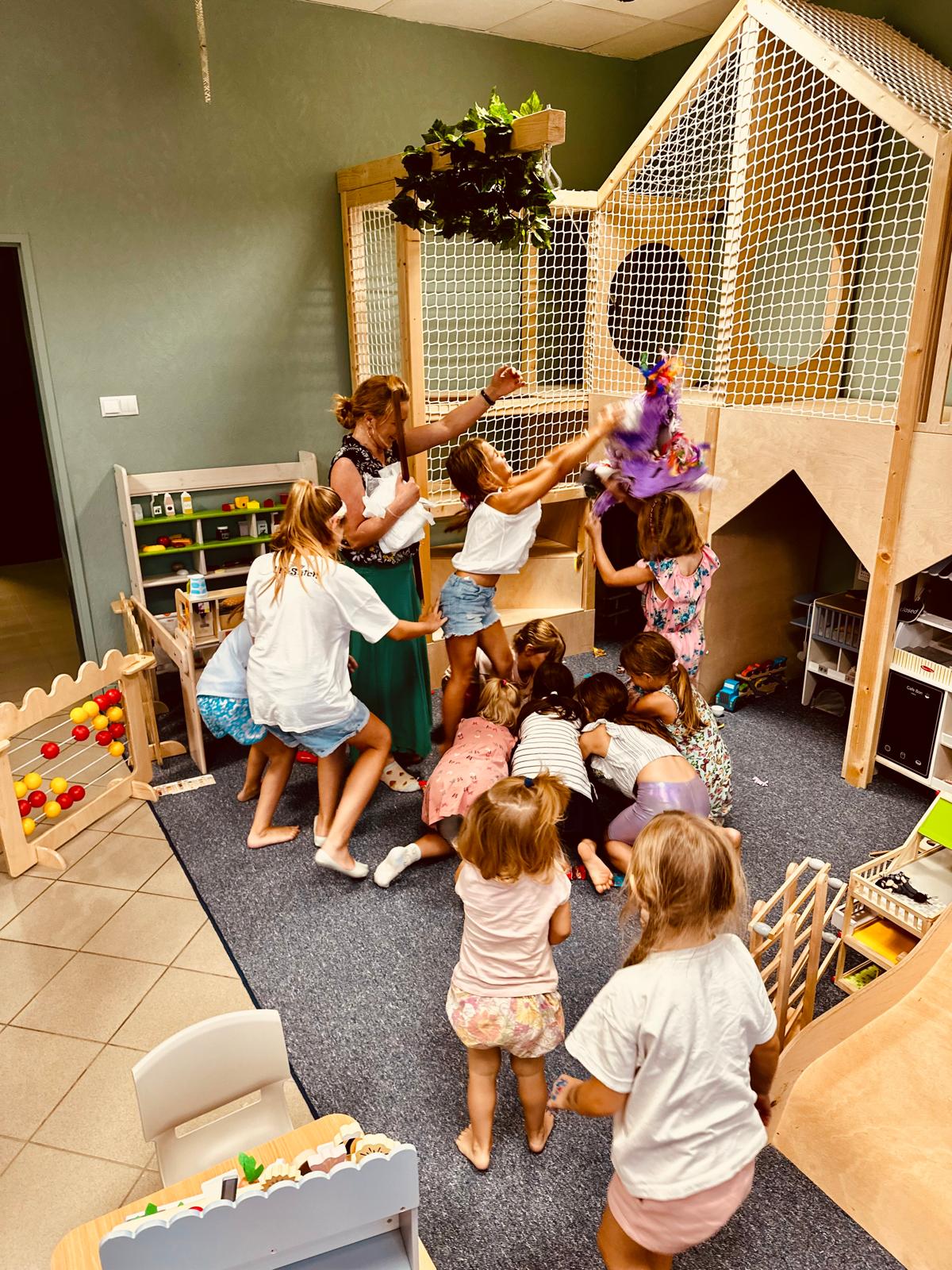 Sala zabaw "CHATA SKRZATA - kawa i zabawa"